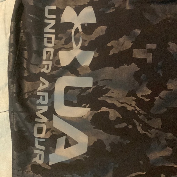 Under Armour loose fit shorts - Picture 3 of 3